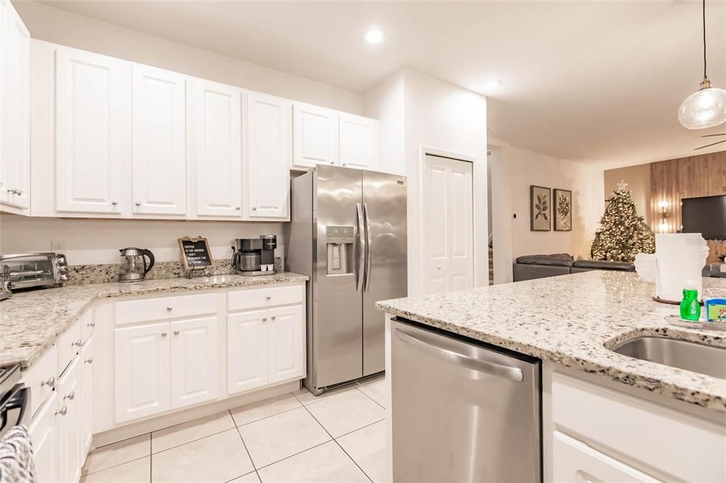 For Sale: $720,000 (6 beds, 6 baths, 3668 Square Feet)