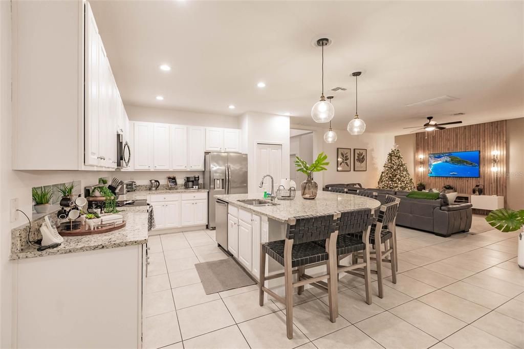 For Sale: $720,000 (6 beds, 6 baths, 3668 Square Feet)