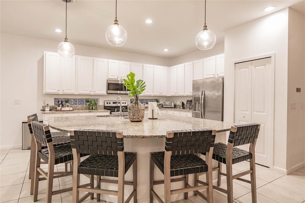 For Sale: $720,000 (6 beds, 6 baths, 3668 Square Feet)