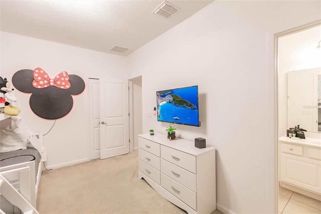 For Sale: $720,000 (6 beds, 6 baths, 3668 Square Feet)