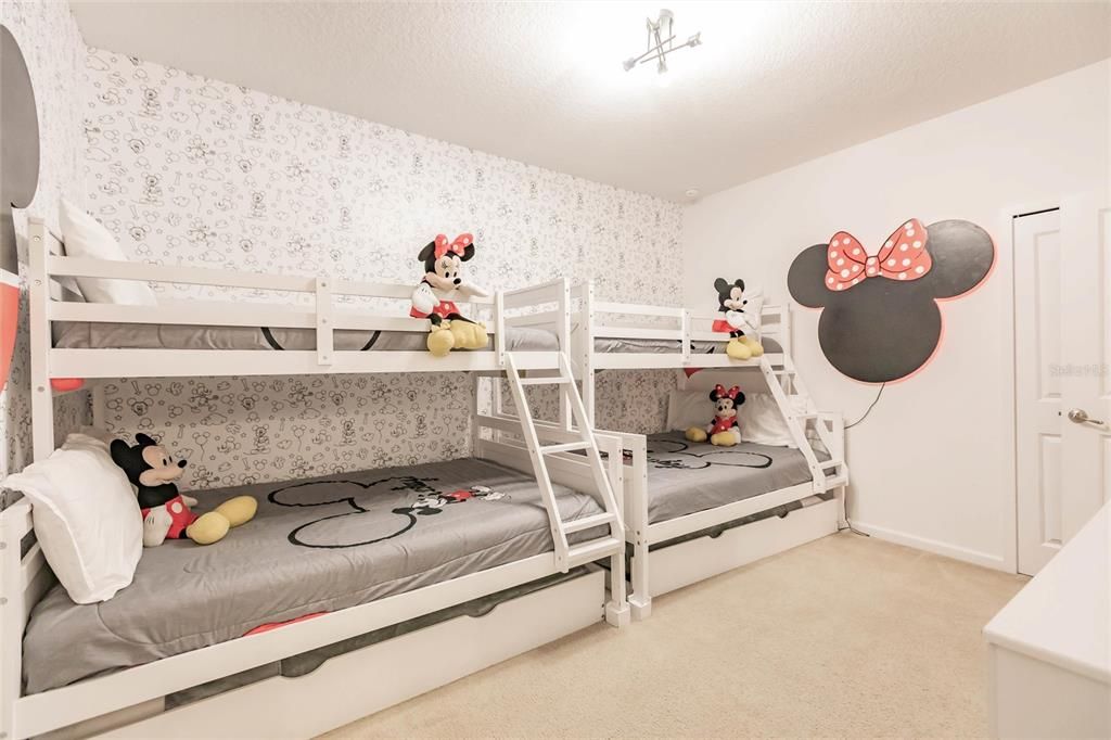 For Sale: $720,000 (6 beds, 6 baths, 3668 Square Feet)