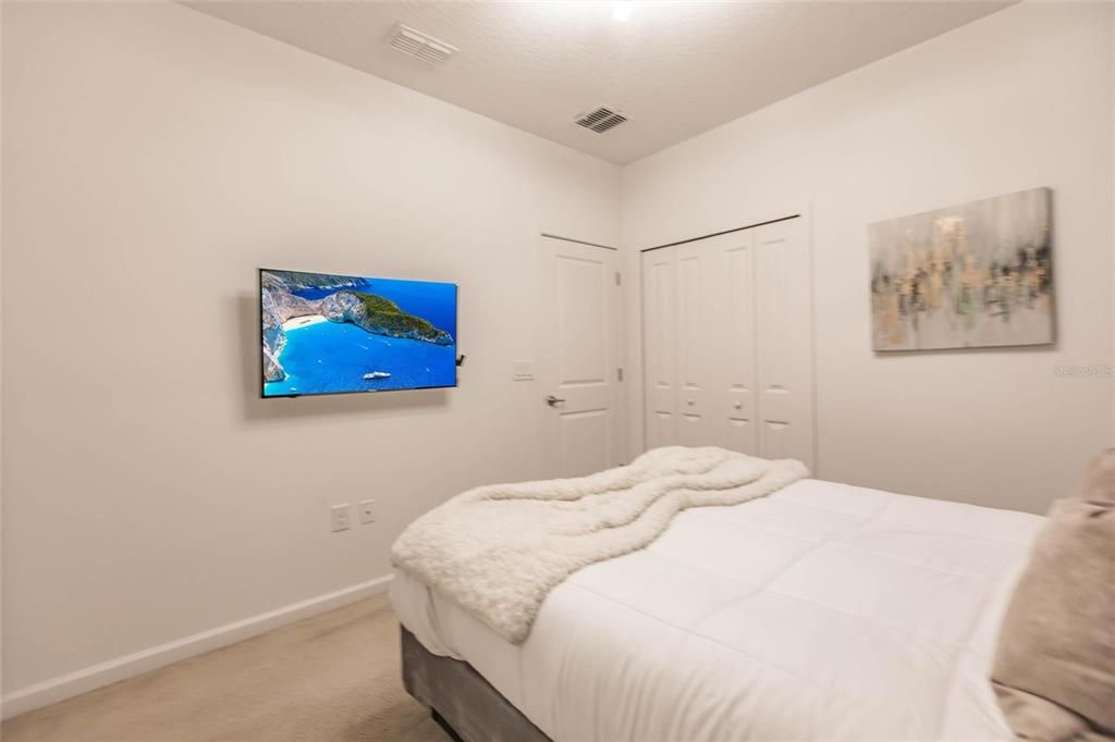 For Sale: $720,000 (6 beds, 6 baths, 3668 Square Feet)