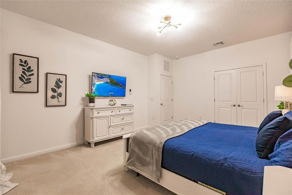 For Sale: $720,000 (6 beds, 6 baths, 3668 Square Feet)