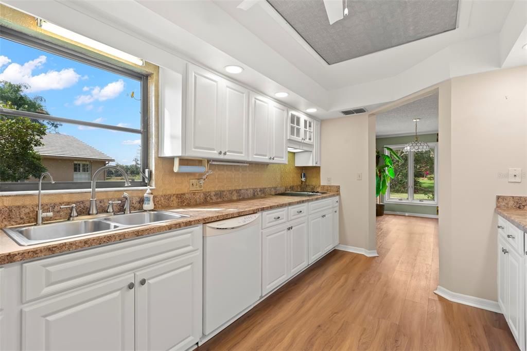 На продажу: $499,900 (3 спален, 2 ванн, 2613 Квадратных фут)