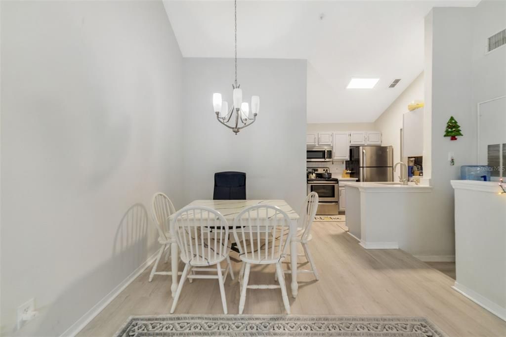 For Sale: $155,000 (1 beds, 1 baths, 658 Square Feet)