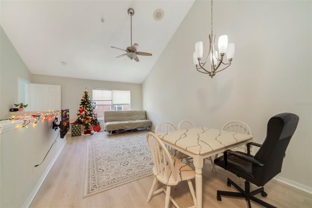 For Sale: $155,000 (1 beds, 1 baths, 658 Square Feet)