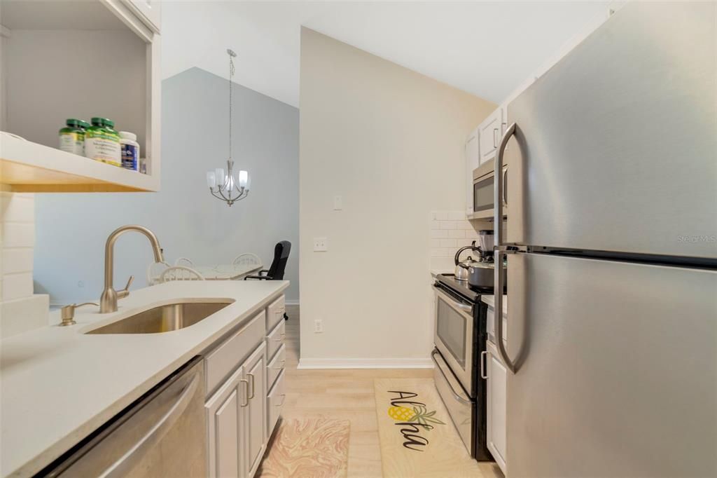 For Sale: $155,000 (1 beds, 1 baths, 658 Square Feet)