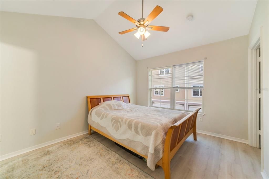 For Sale: $155,000 (1 beds, 1 baths, 658 Square Feet)