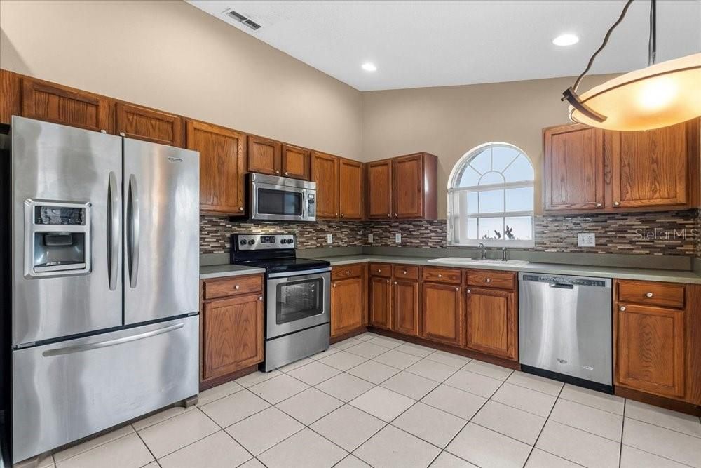 For Rent: $3,000 (4 beds, 3 baths, 1791 Square Feet)