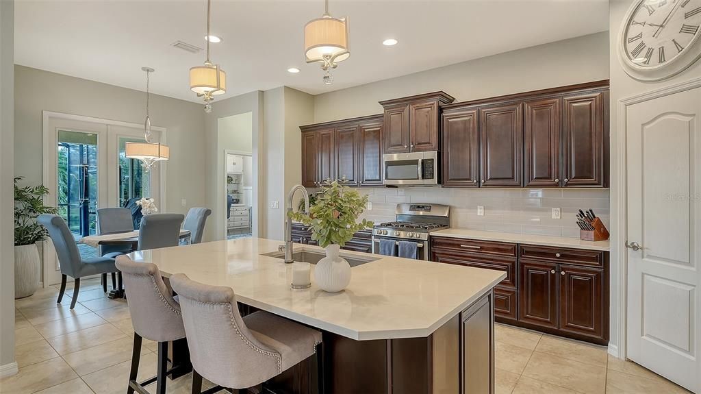 На продажу: $725,000 (3 спален, 3 ванн, 2551 Квадратных фут)