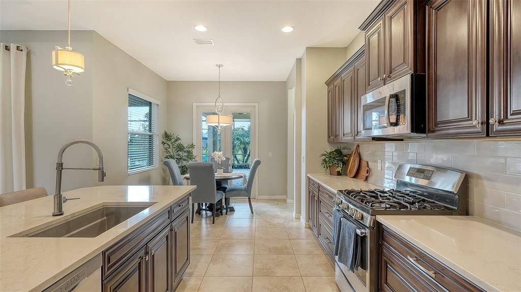 На продажу: $725,000 (3 спален, 3 ванн, 2551 Квадратных фут)