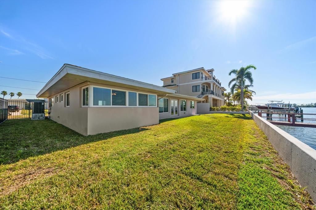 For Sale: $1,549,000 (3 beds, 3 baths, 1720 Square Feet)