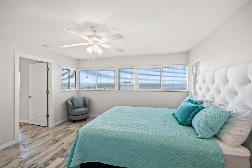 For Sale: $1,549,000 (3 beds, 3 baths, 1720 Square Feet)