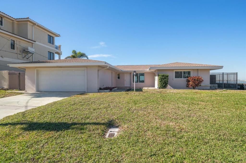 For Sale: $1,549,000 (3 beds, 3 baths, 1720 Square Feet)