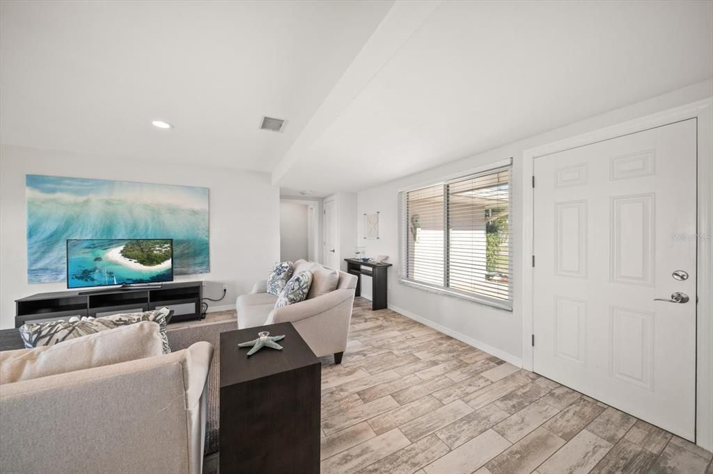 For Sale: $1,549,000 (3 beds, 3 baths, 1720 Square Feet)