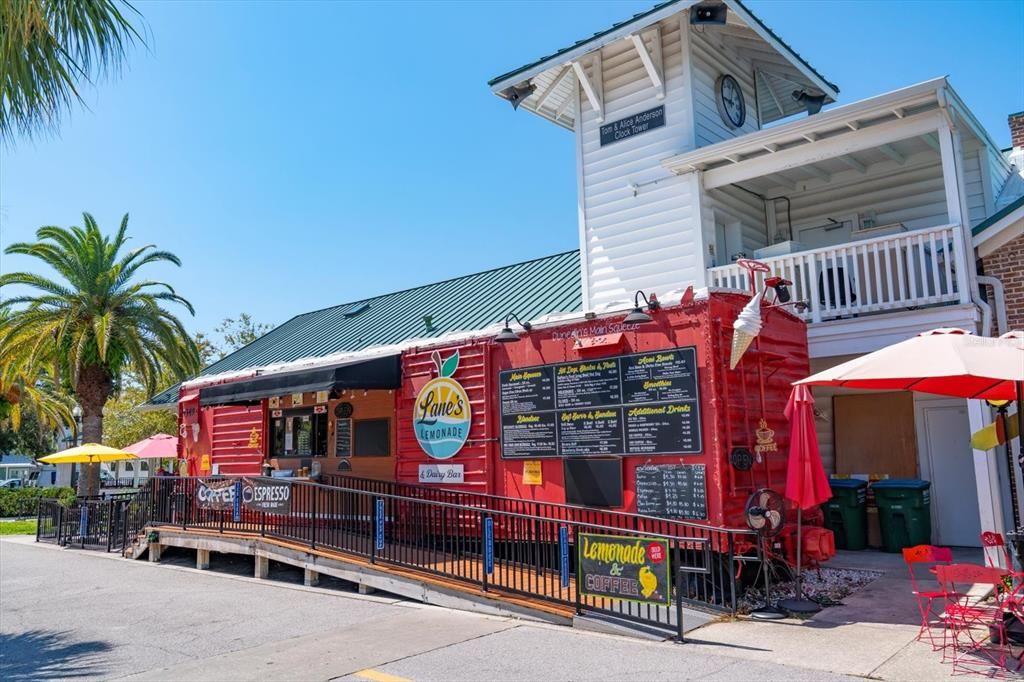 For Sale: $1,549,000 (3 beds, 3 baths, 1720 Square Feet)