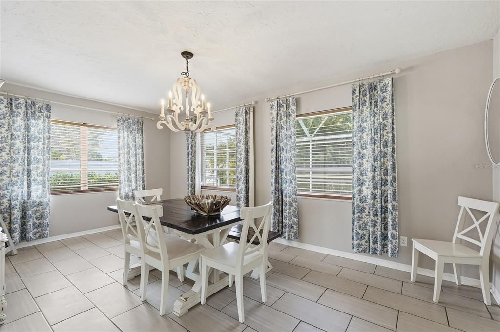 На продажу: $649,900 (3 спален, 2 ванн, 1791 Квадратных фут)