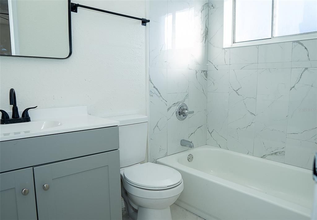 Под контрактом: $390,000 (4 спален, 2 ванн, 1538 Квадратных фут)