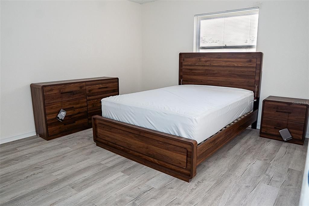 Под контрактом: $390,000 (4 спален, 2 ванн, 1538 Квадратных фут)