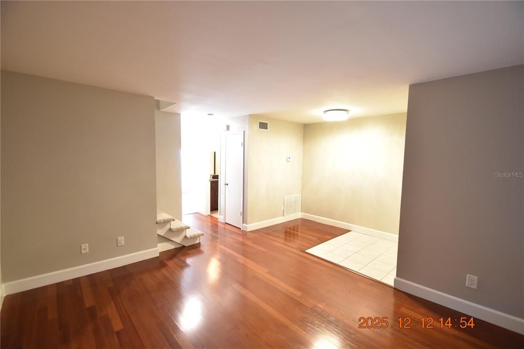For Rent: $1,925 (2 beds, 1 baths, 1150 Square Feet)