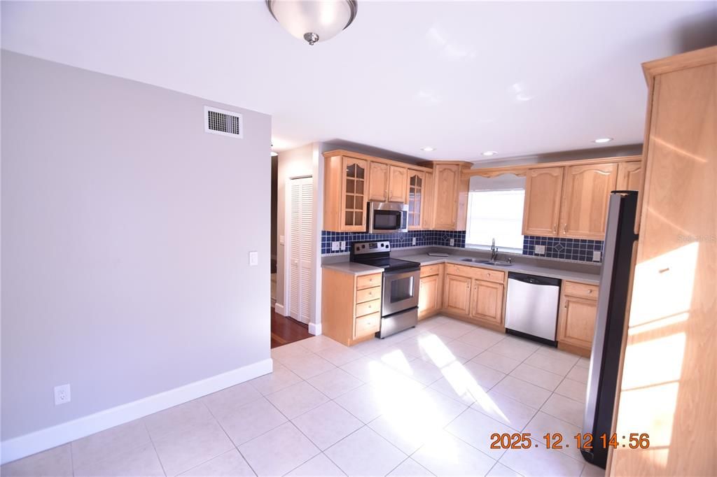 For Rent: $1,925 (2 beds, 1 baths, 1150 Square Feet)