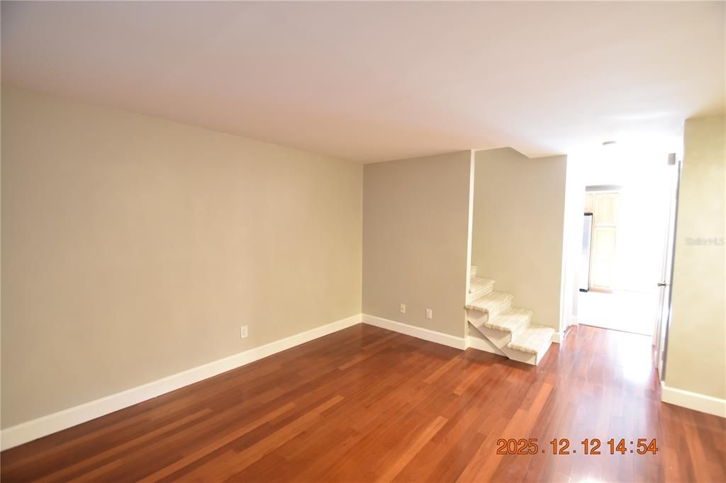 For Rent: $1,925 (2 beds, 1 baths, 1150 Square Feet)