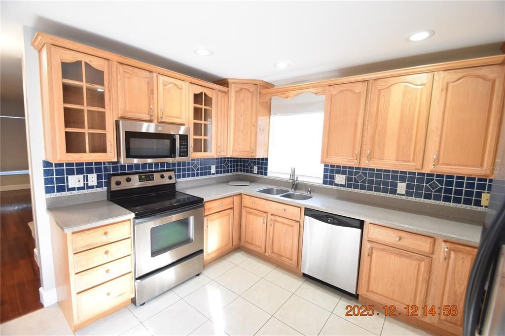 For Rent: $1,925 (2 beds, 1 baths, 1150 Square Feet)