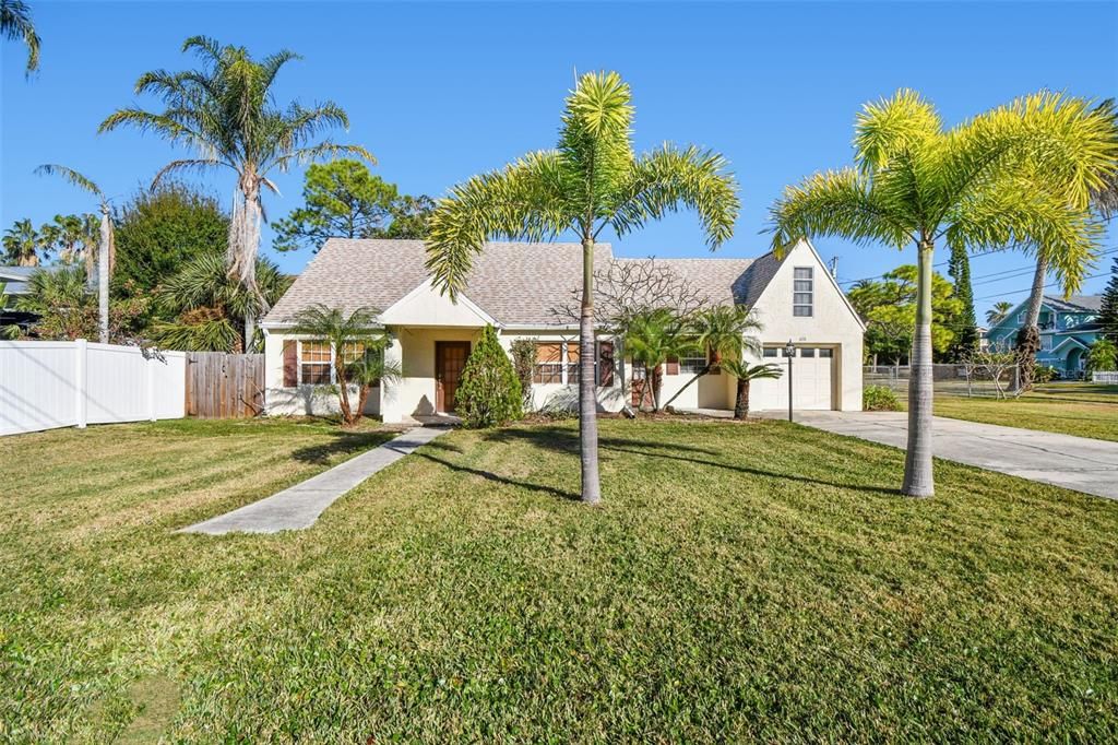 En Venta: $495,000 (3 camas, 2 baños, 2200 Pies cuadrados)