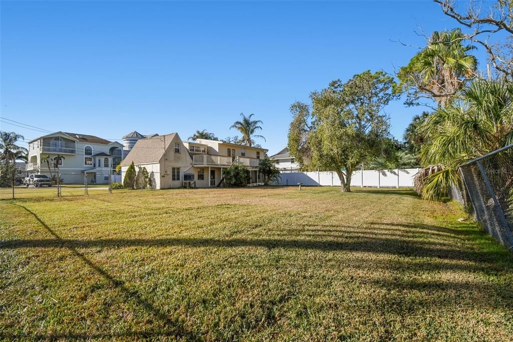 En Venta: $495,000 (3 camas, 2 baños, 2200 Pies cuadrados)