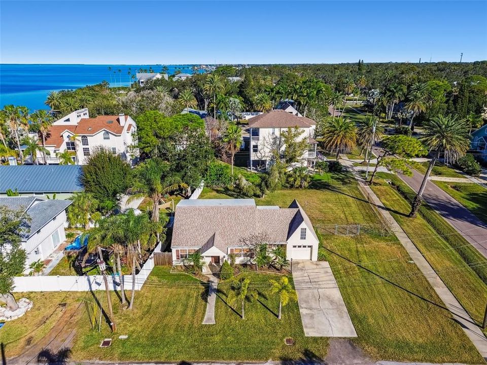 En Venta: $495,000 (3 camas, 2 baños, 2200 Pies cuadrados)