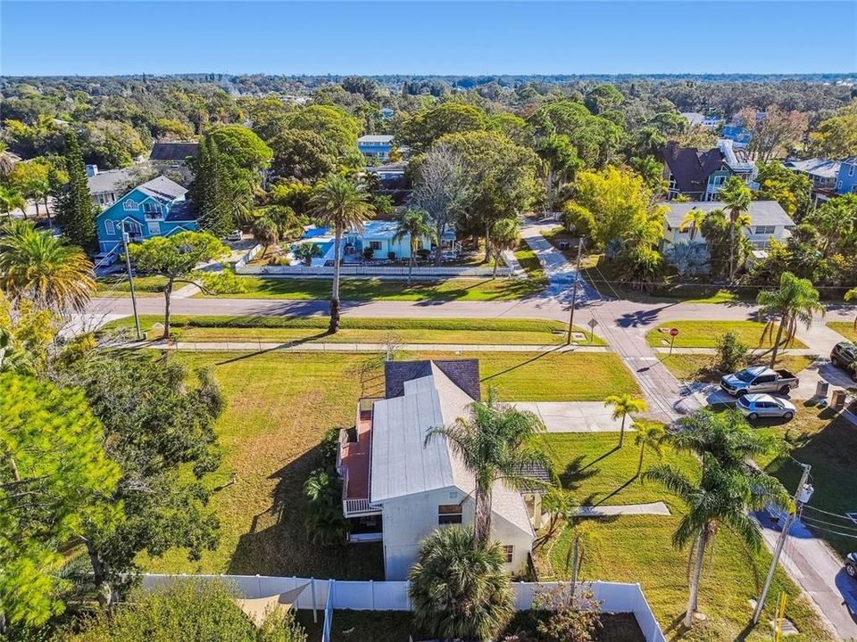 En Venta: $495,000 (3 camas, 2 baños, 2200 Pies cuadrados)