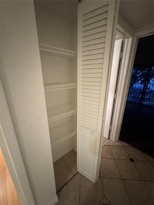 For Rent: $2,800 (2 beds, 1 baths, 1035 Square Feet)