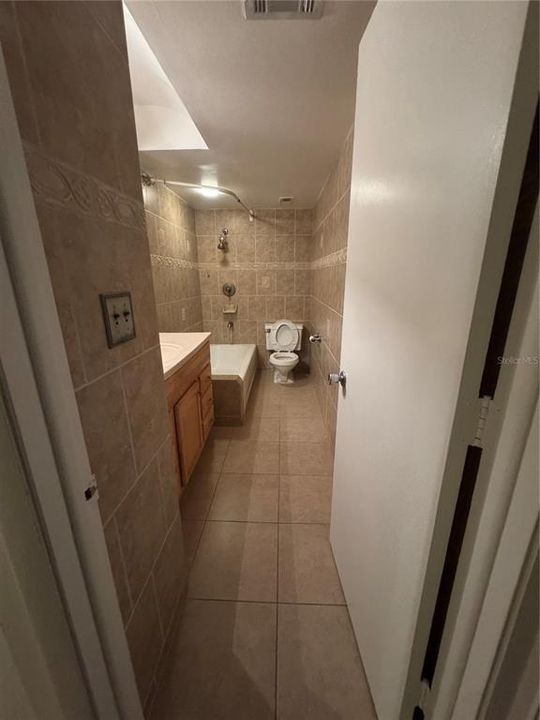 For Rent: $2,800 (2 beds, 1 baths, 1035 Square Feet)