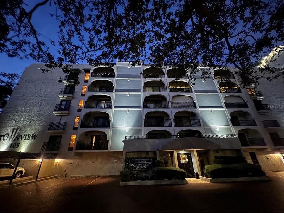 For Rent: $2,800 (2 beds, 1 baths, 1035 Square Feet)