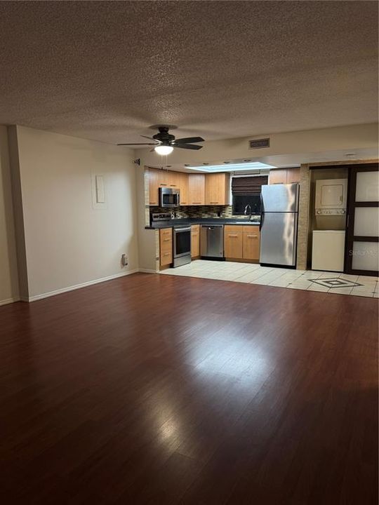 For Rent: $2,800 (2 beds, 1 baths, 1035 Square Feet)