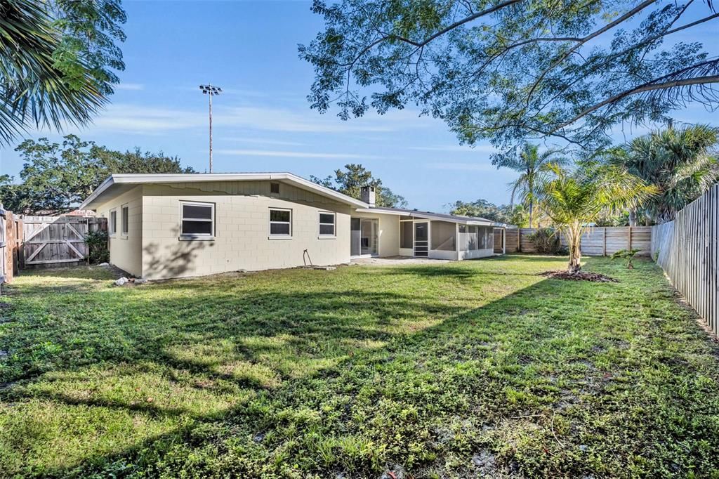 На продажу: $575,000 (4 спален, 2 ванн, 1854 Квадратных фут)