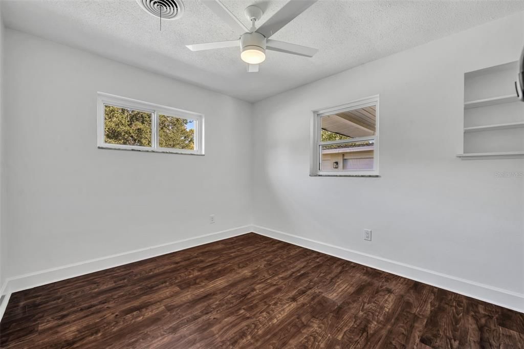 На продажу: $575,000 (4 спален, 2 ванн, 1854 Квадратных фут)