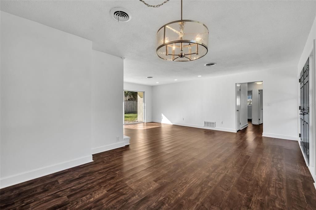 На продажу: $575,000 (4 спален, 2 ванн, 1854 Квадратных фут)