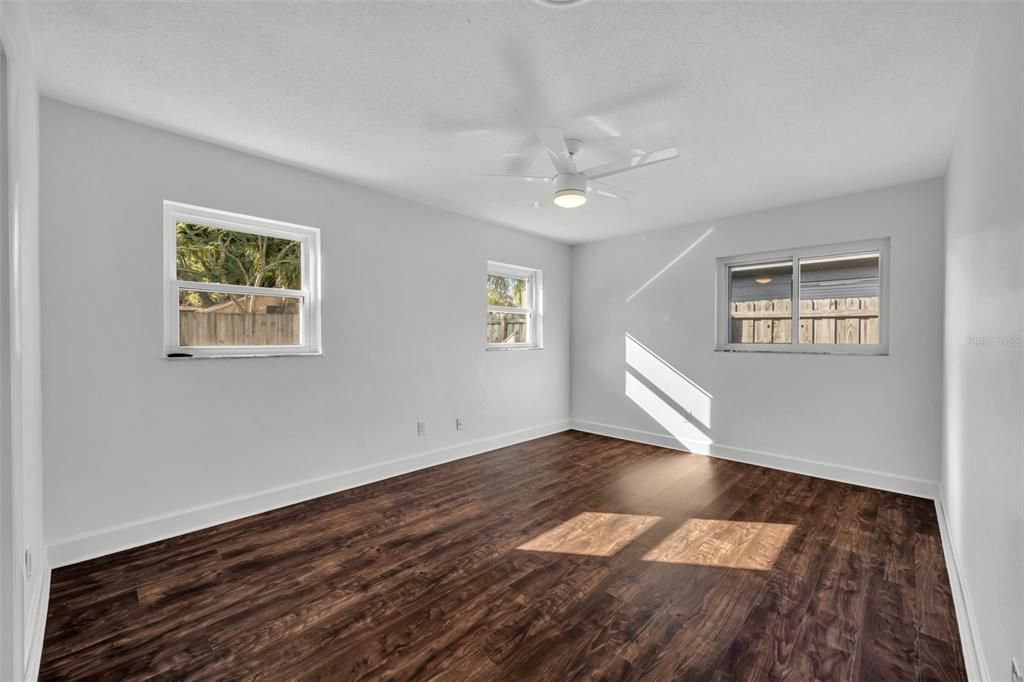 На продажу: $575,000 (4 спален, 2 ванн, 1854 Квадратных фут)