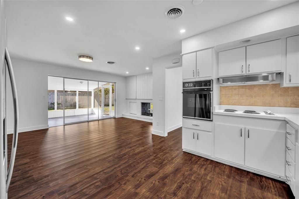 На продажу: $575,000 (4 спален, 2 ванн, 1854 Квадратных фут)