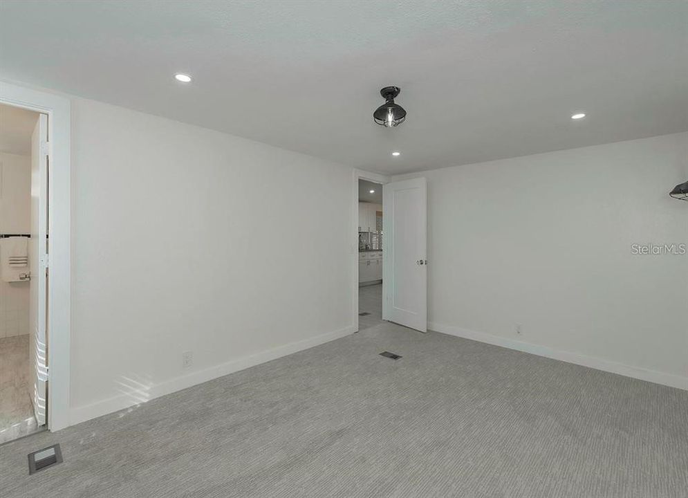 For Rent: $2,700 (2 beds, 2 baths, 1392 Square Feet)