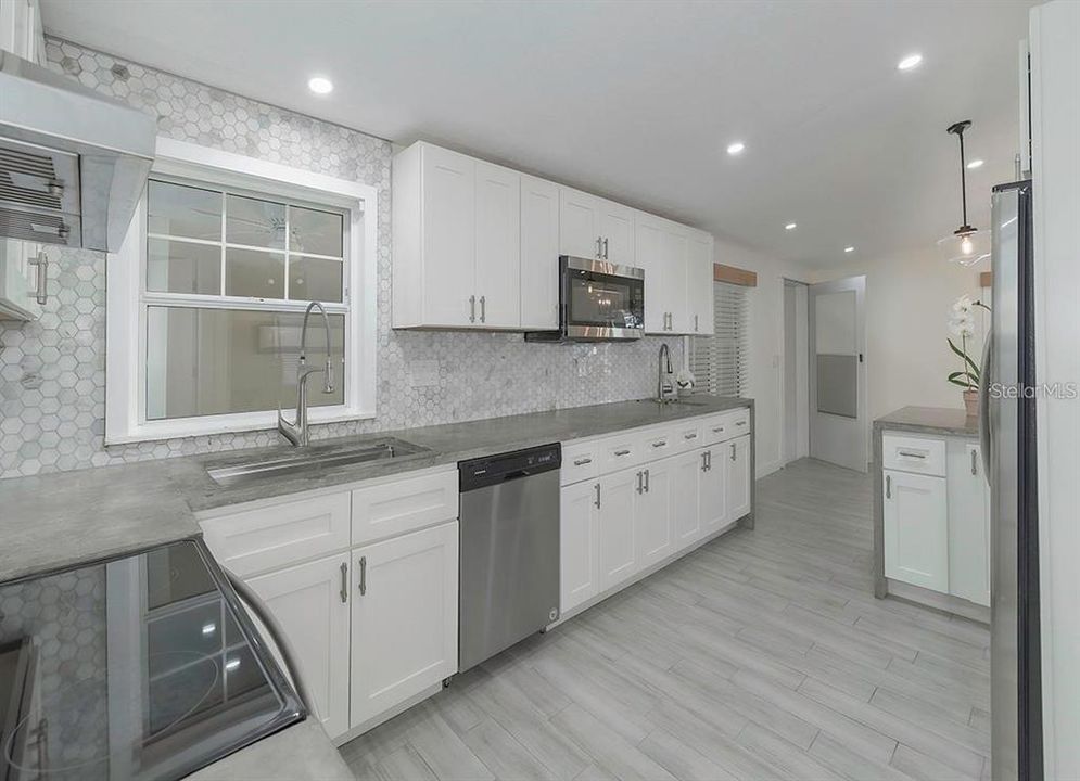 For Rent: $2,700 (2 beds, 2 baths, 1392 Square Feet)