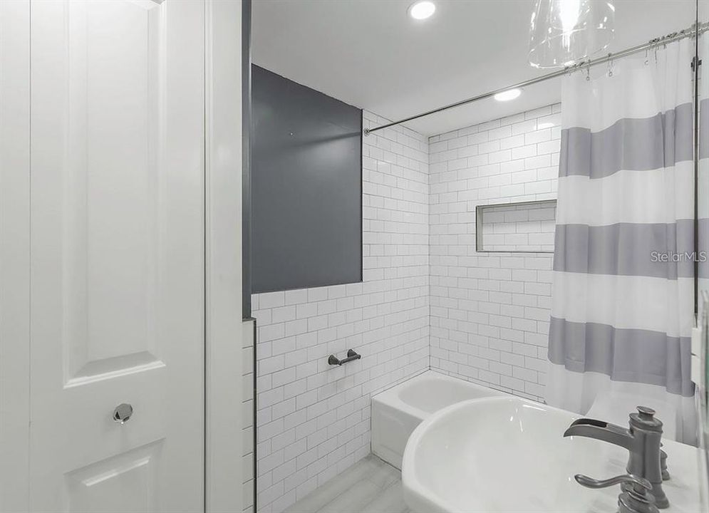 For Rent: $2,700 (2 beds, 2 baths, 1392 Square Feet)