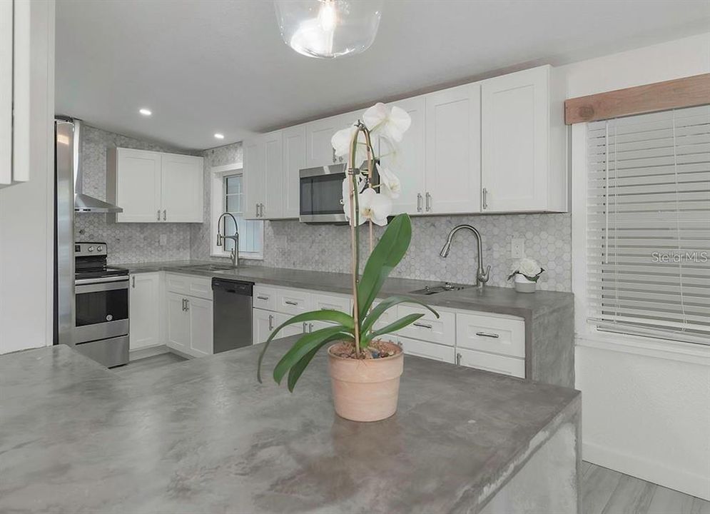 For Rent: $2,700 (2 beds, 2 baths, 1392 Square Feet)