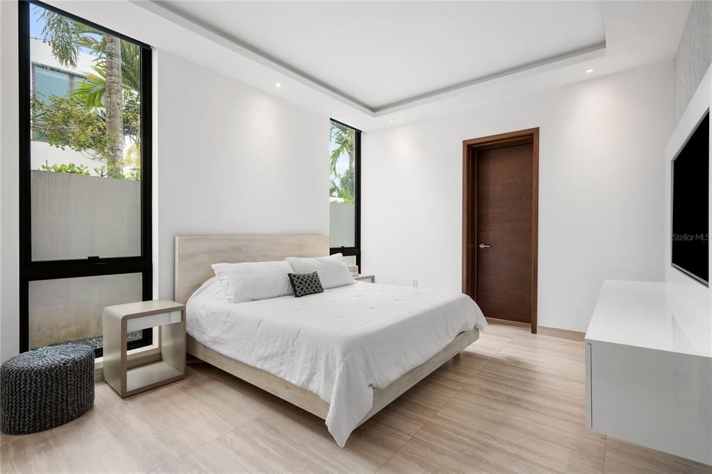 На продажу: $9,350,000 (5 спален, 5 ванн, 3541 Квадратных фут)