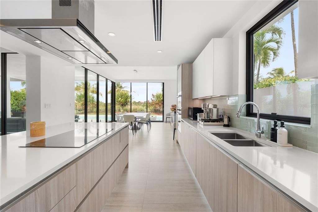 На продажу: $9,350,000 (5 спален, 5 ванн, 3541 Квадратных фут)