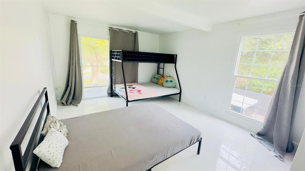 出租: $3,900 (3 贝兹, 3 浴室, 2070 平方英尺)