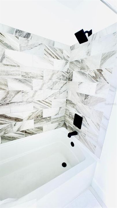 出租: $3,900 (3 贝兹, 3 浴室, 2070 平方英尺)