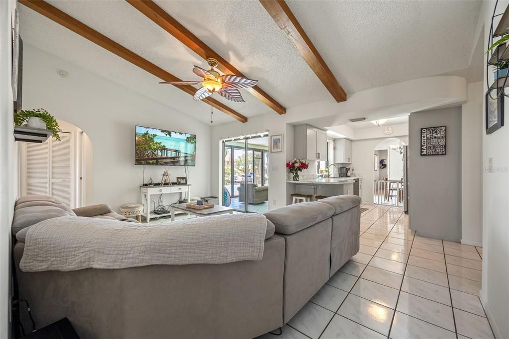 En Venta: $399,000 (3 camas, 2 baños, 1555 Pies cuadrados)