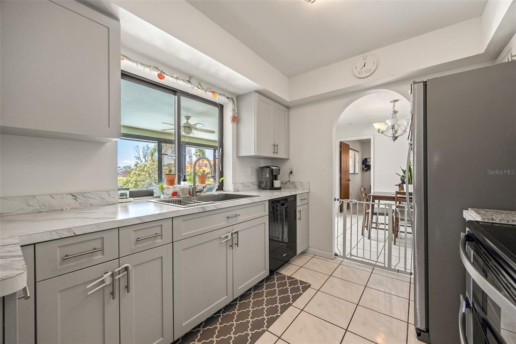 En Venta: $399,000 (3 camas, 2 baños, 1555 Pies cuadrados)